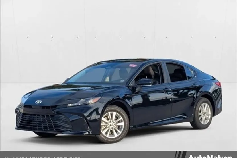 2025 Toyota Camry LE photo 1