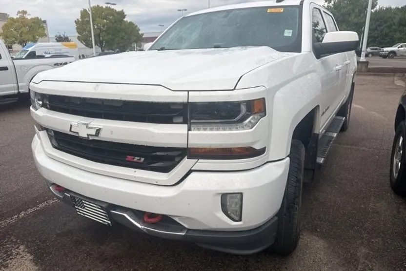 2017 Chevrolet Silverado 1500 LT photo 1