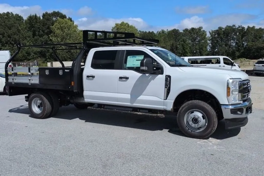 2025 Ford F-350 photo 1