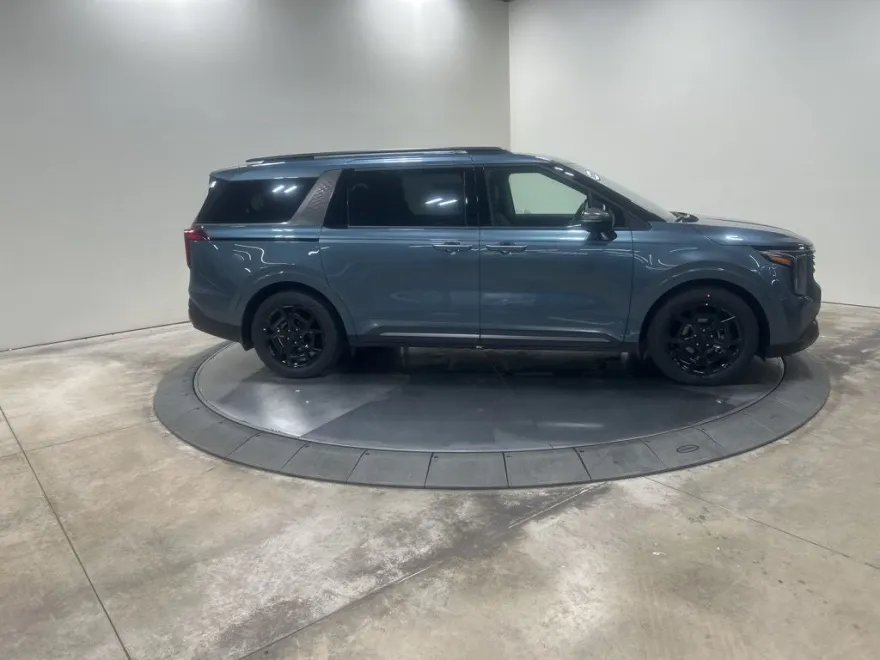 2026 Kia Carnival SX photo 1