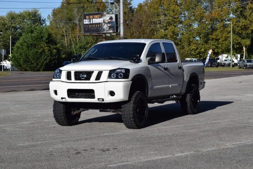 2011 Nissan Titan PRO-4X photo 1