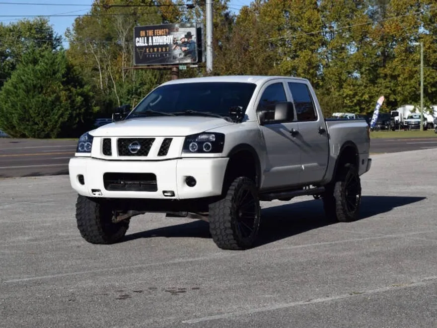 2011 Nissan Titan PRO-4X photo 1