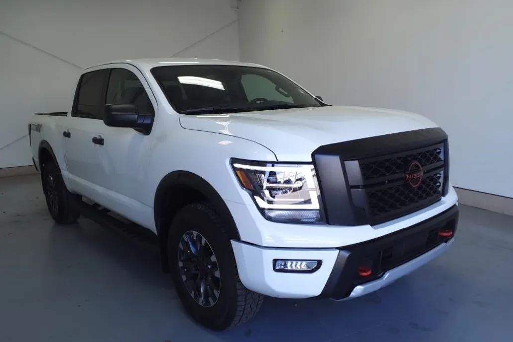 2024 Nissan Titan PRO-4X photo 1