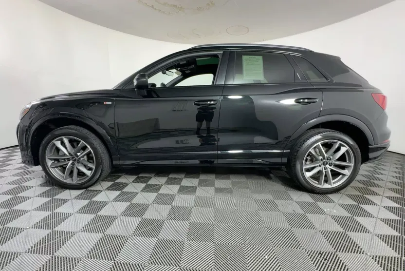 2024 Audi Q3 45 TFSI S line Premium Plus photo 1