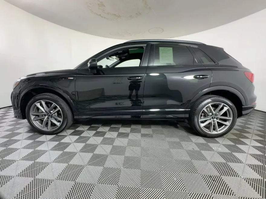 2024 Audi Q3 45 TFSI S line Premium Plus photo 1