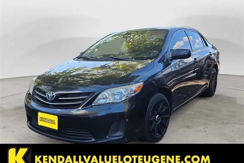2013 Toyota Corolla LE photo 1