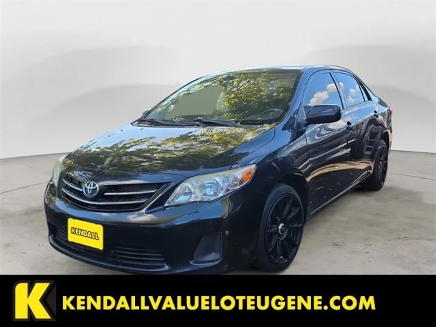 2013 Toyota Corolla LE photo 1