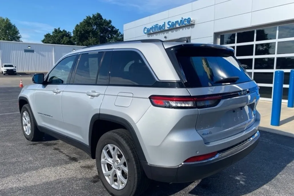 2023 Jeep Grand Cherokee Limited photo 1