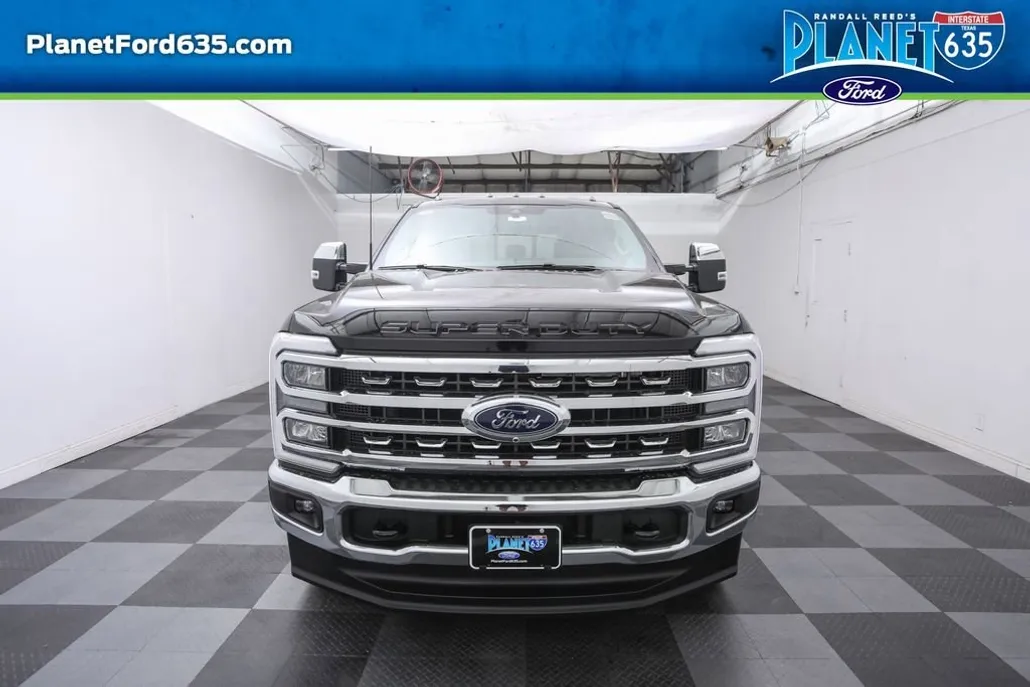 2025 Ford F-250 Lariat photo 1
