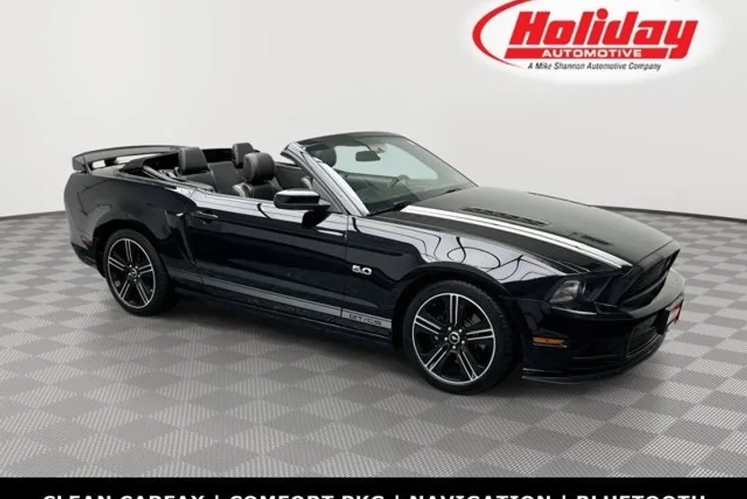 2013 Ford Mustang GT Premium photo 1