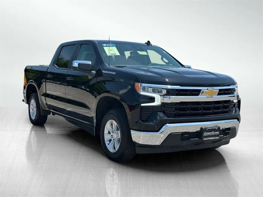 2025 Chevrolet Silverado 1500 LT photo 1