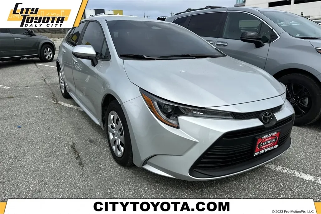 2023 Toyota Corolla LE photo 1