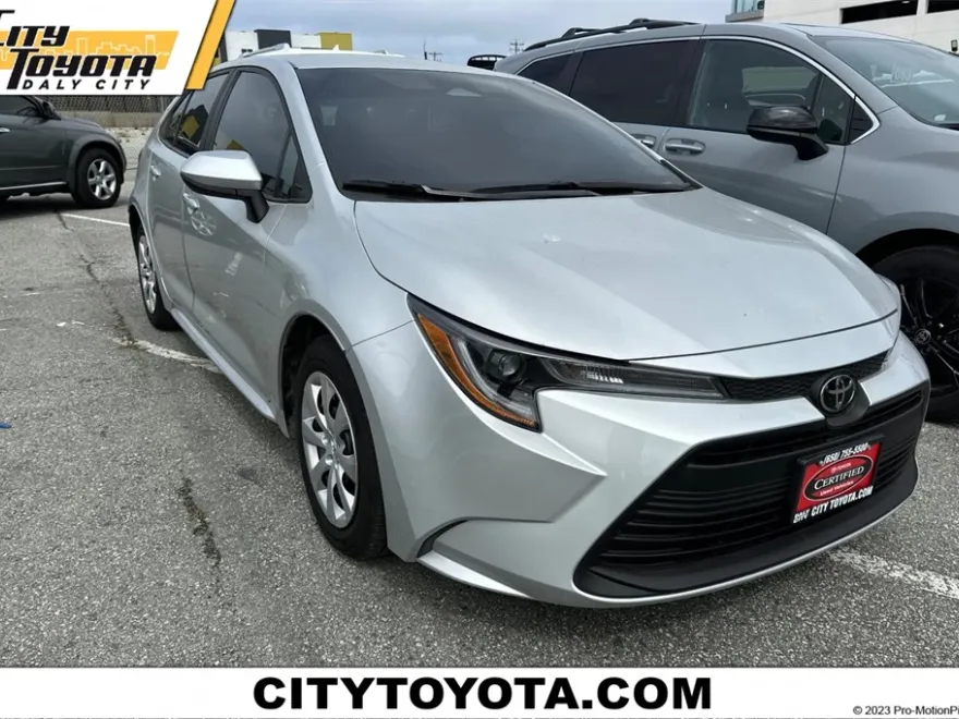 2023 Toyota Corolla LE photo 1