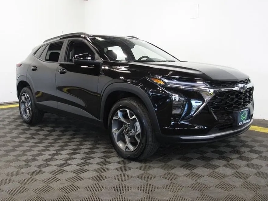 2025 Chevrolet Trax LT photo 1