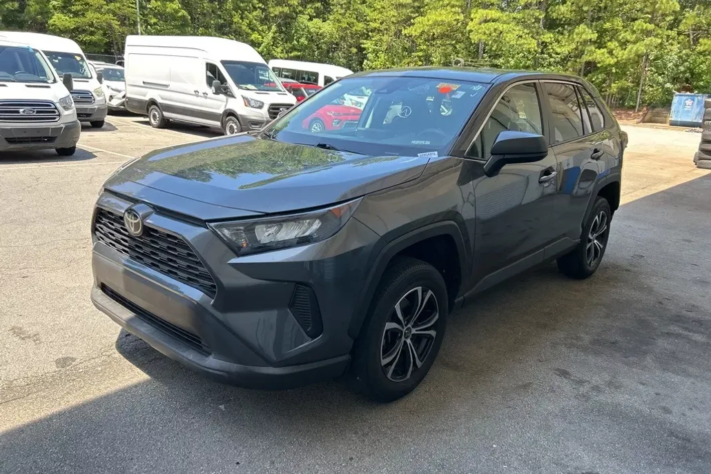 2022 Toyota RAV4 LE photo 1
