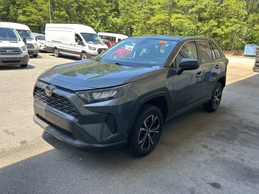 2022 Toyota RAV4 LE photo 1