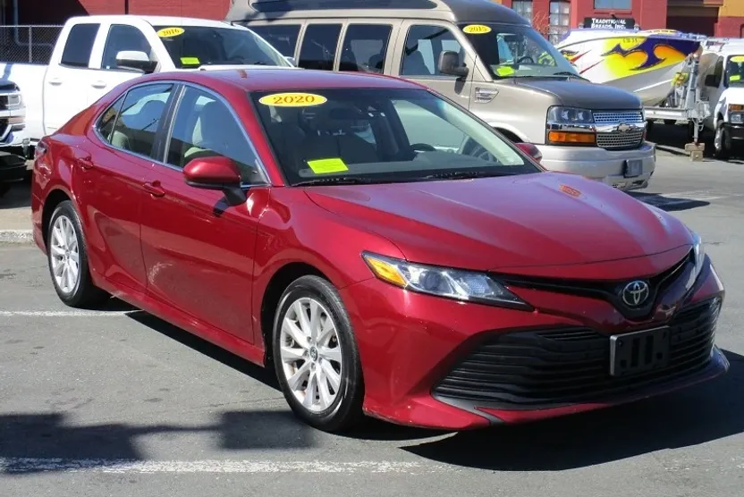 2020 Toyota Camry LE photo 1