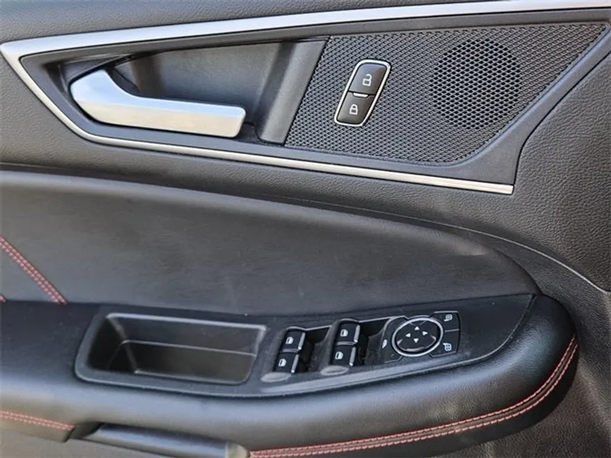 2022 Ford Edge ST photo 28
