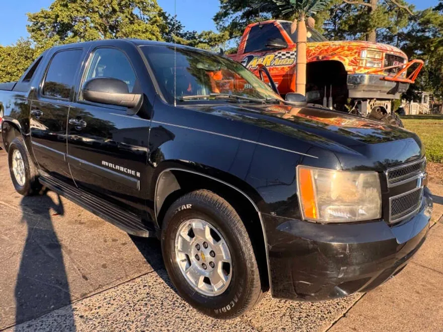 2007 Chevrolet Avalanche LT photo 1