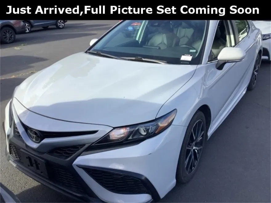 2022 Toyota Camry SE photo 1
