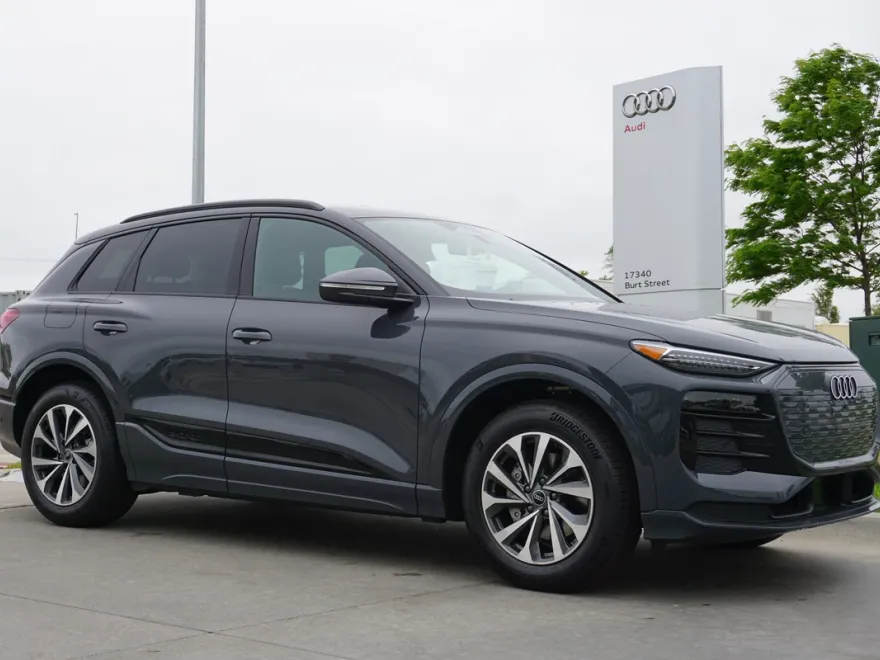 2025 Audi Q6 E-tron Premium Plus photo 1