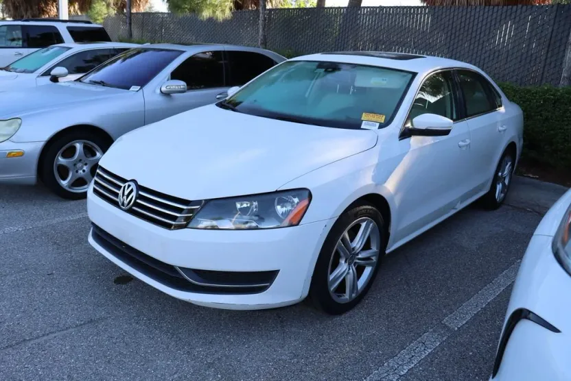 2014 Volkswagen Passat SE photo 1