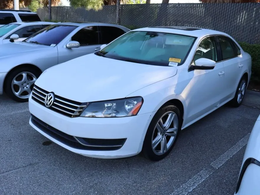 2014 Volkswagen Passat SE photo 1