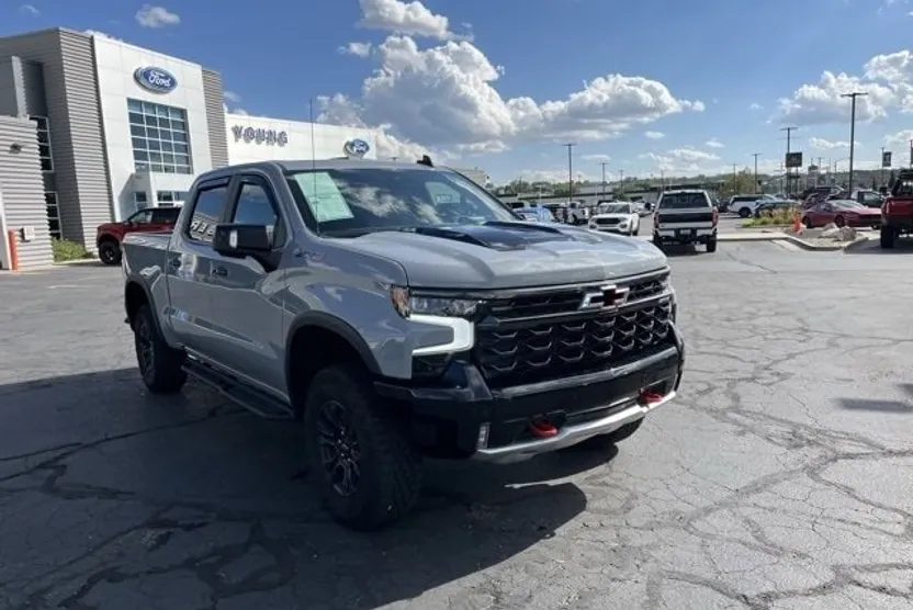 2025 Chevrolet Silverado 1500 ZR2 photo 1