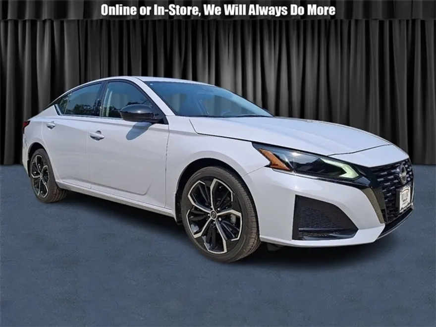 2025 Nissan Altima 2.5 SR photo 1
