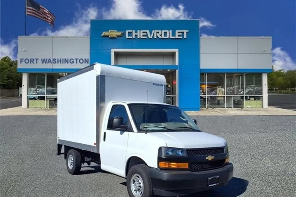 2025 Chevrolet Express Cutaway 3500 photo 1
