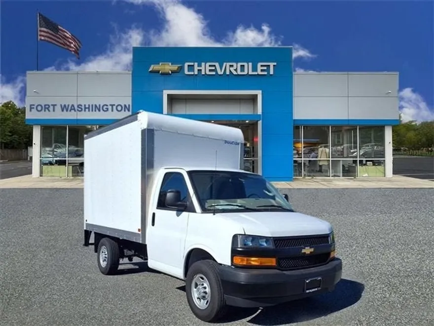 2025 Chevrolet Express Cutaway 3500 photo 1