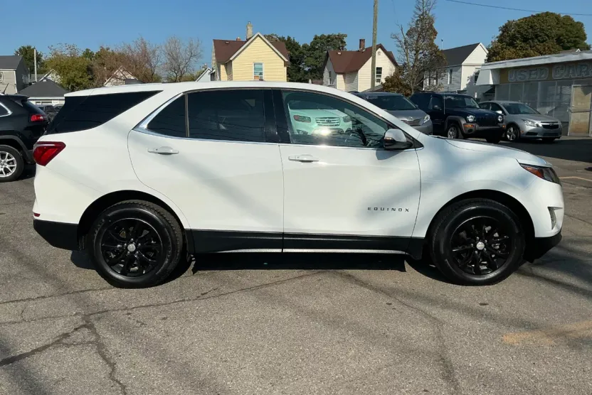 2019 Chevrolet Equinox LT photo 1