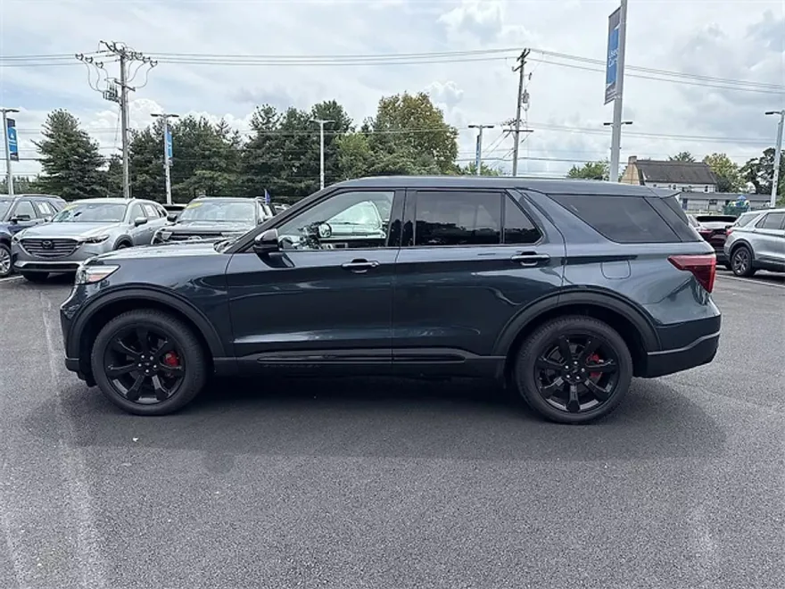 2022 Ford Explorer ST photo 1