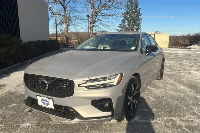 2025 Volvo S60 B5 Core photo 1