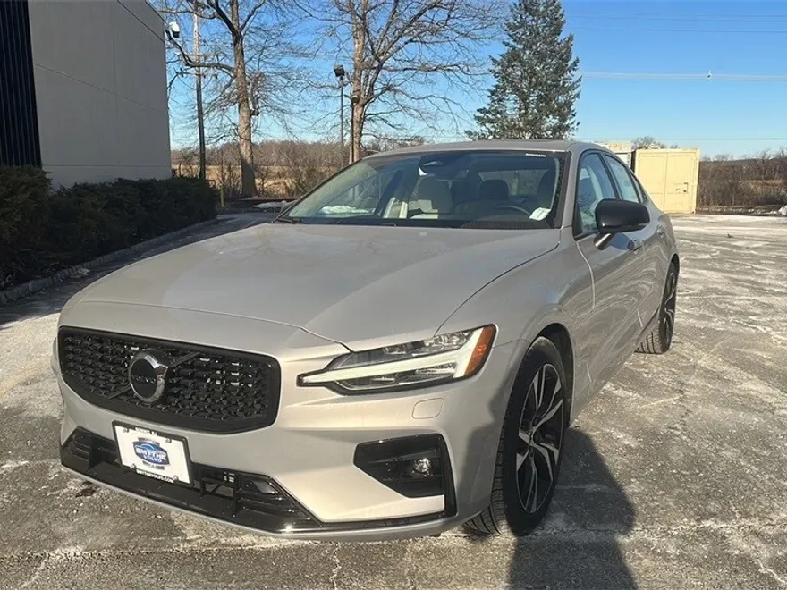 2025 Volvo S60 B5 Core photo 1