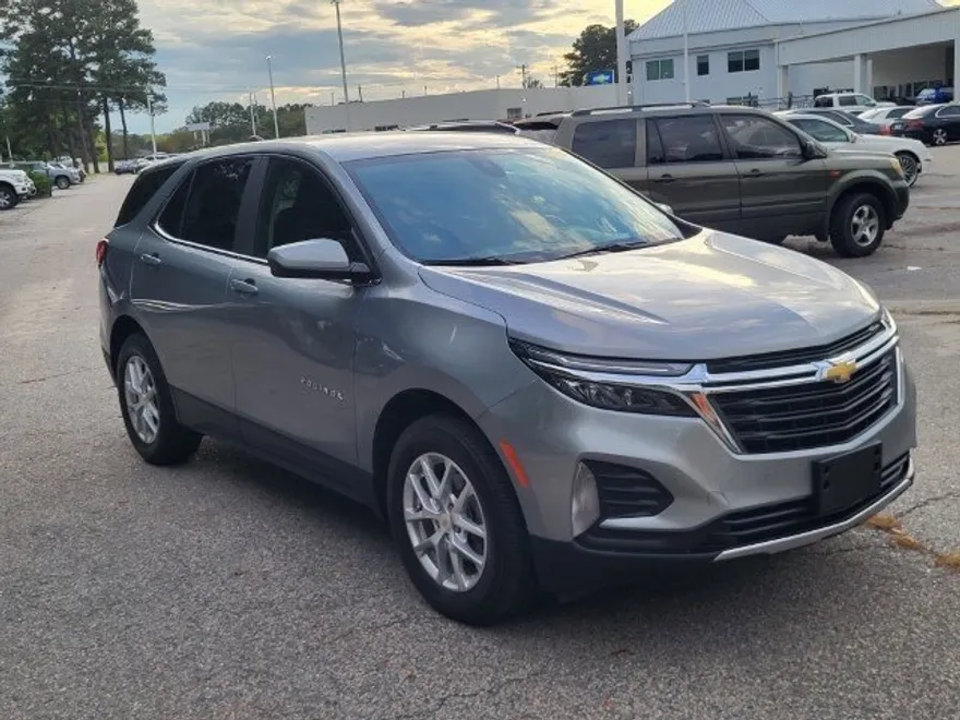 2024 Chevrolet Equinox LT photo 1