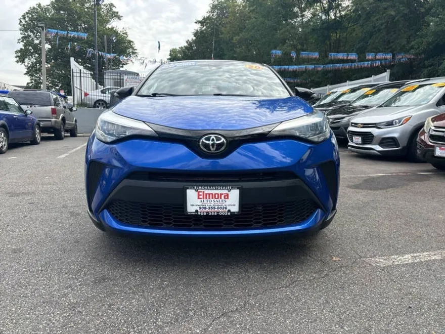 2020 Toyota C-HR LE photo 1