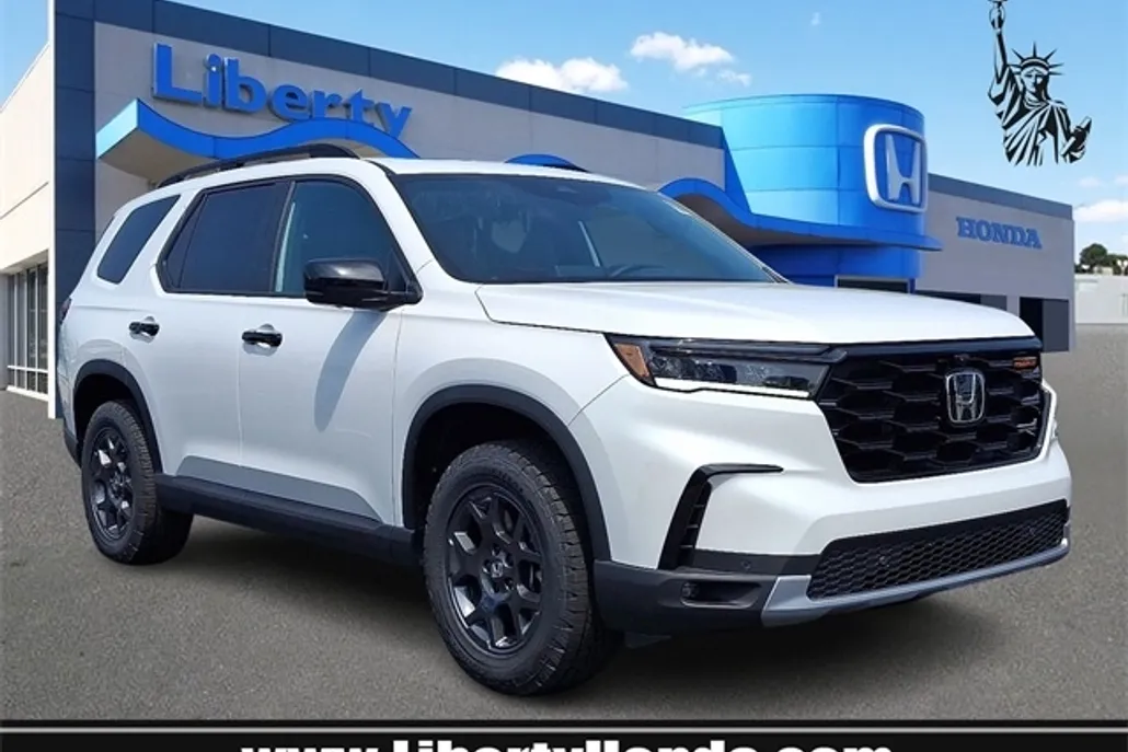 2025 Honda Pilot TrailSport photo 1