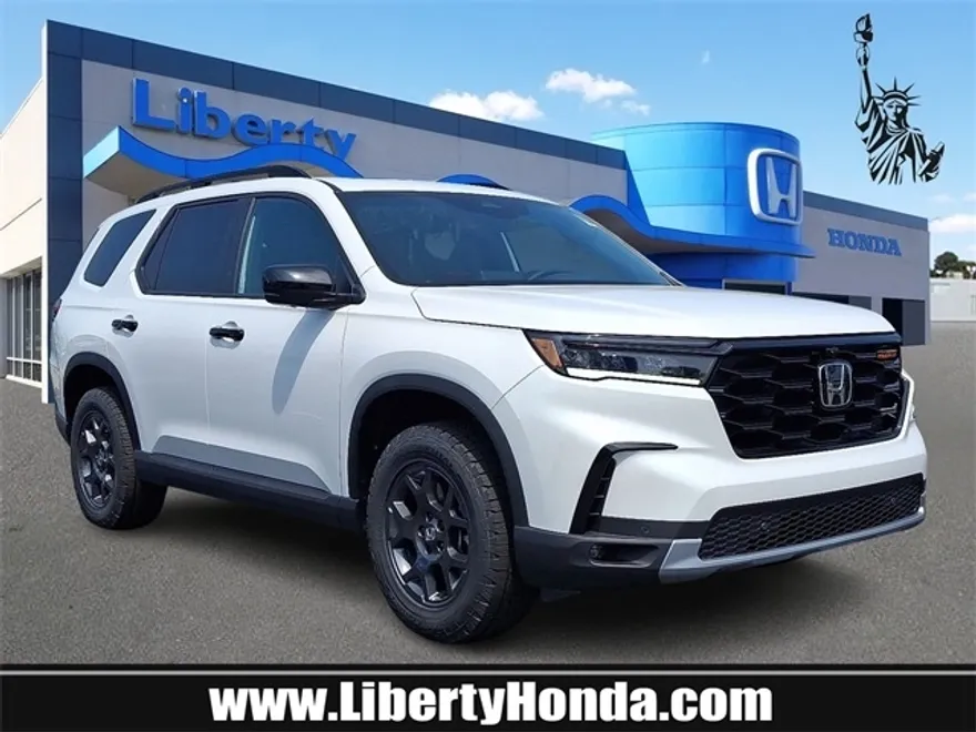 2025 Honda Pilot TrailSport photo 1