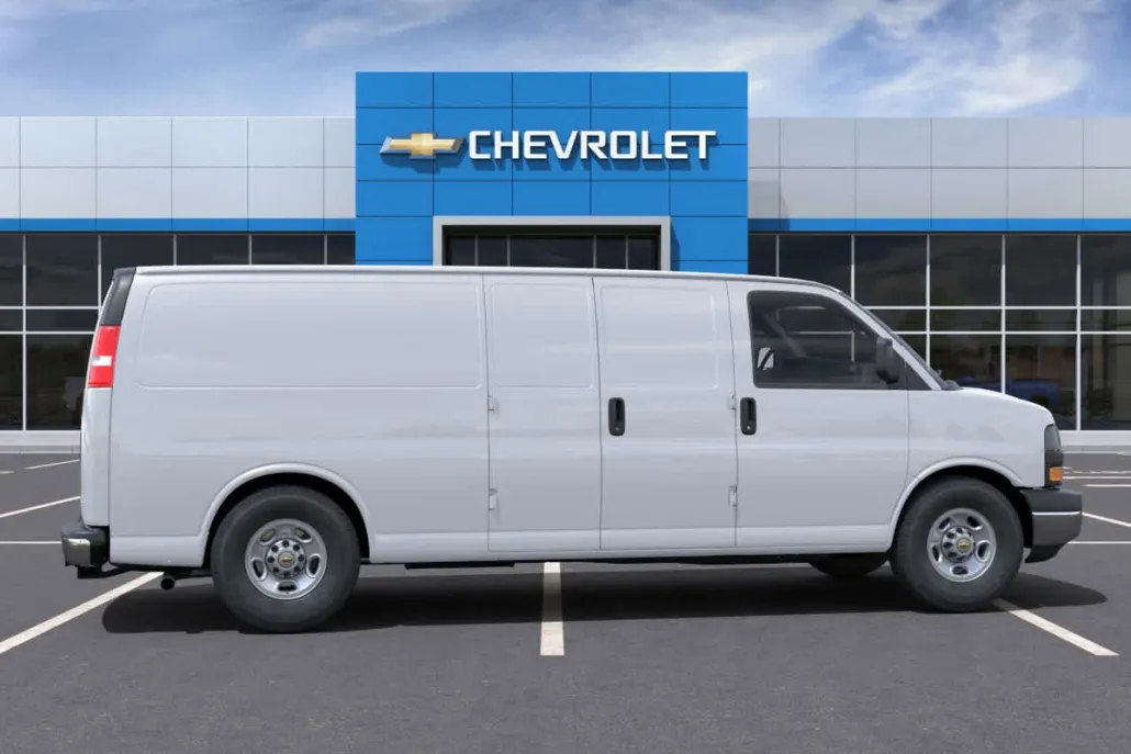 2025 Chevrolet Express Cargo 3500 photo 1