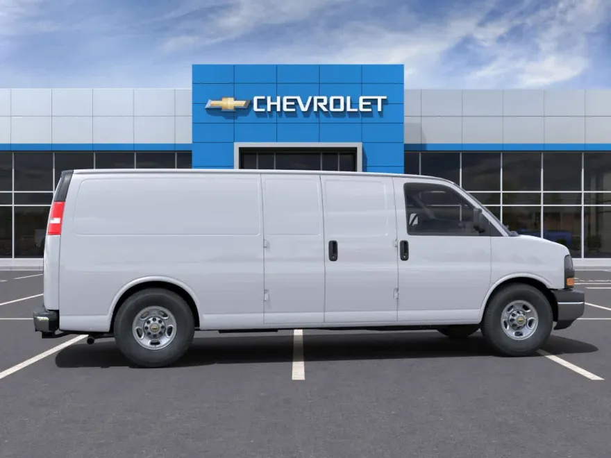 2025 Chevrolet Express Cargo 3500 photo 1