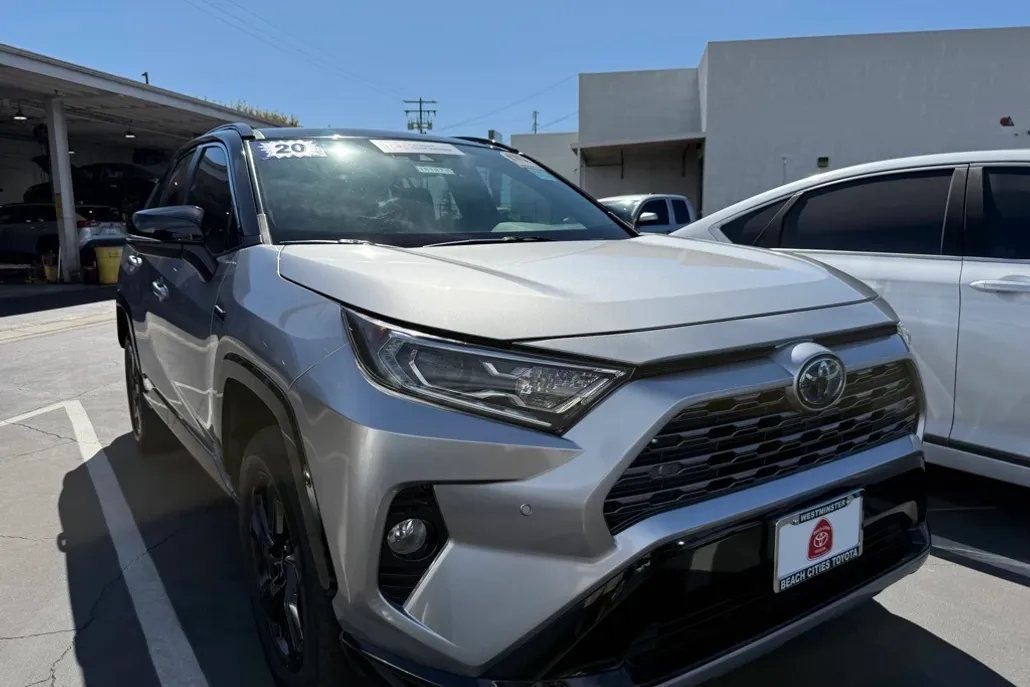 2020 Toyota RAV4 Hybrid XSE photo 1