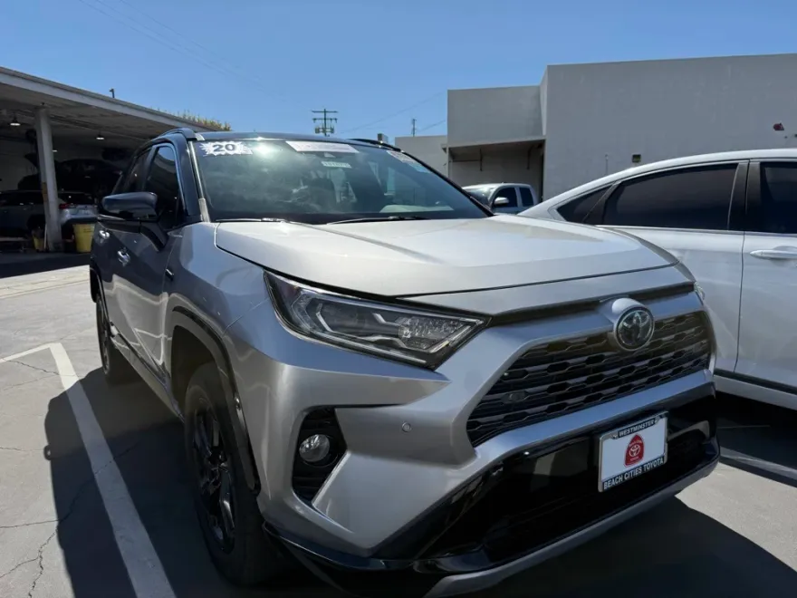 2020 Toyota RAV4 Hybrid XSE photo 1