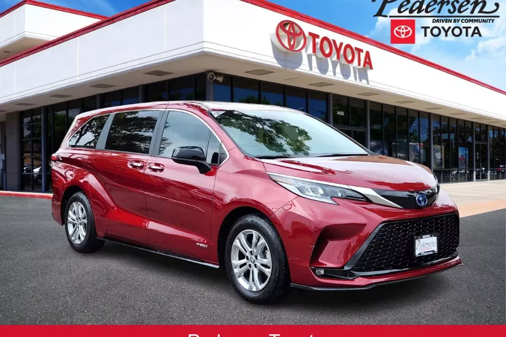 2021 Toyota Sienna XSE photo 1
