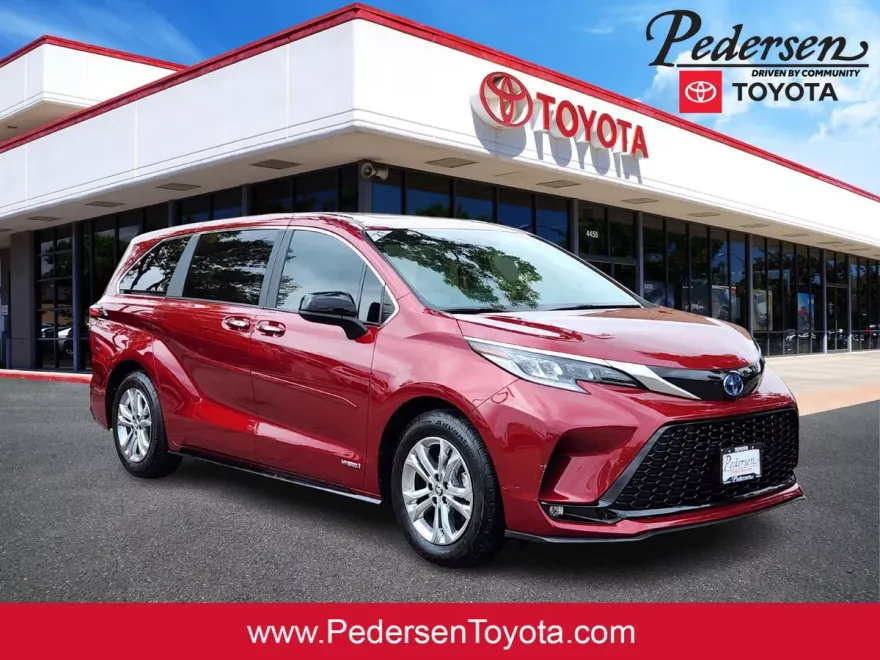 2021 Toyota Sienna XSE photo 1