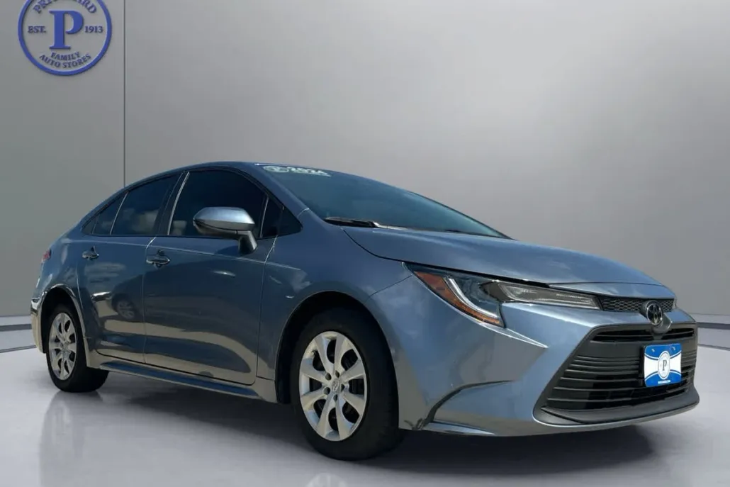 2024 Toyota Corolla LE photo 1