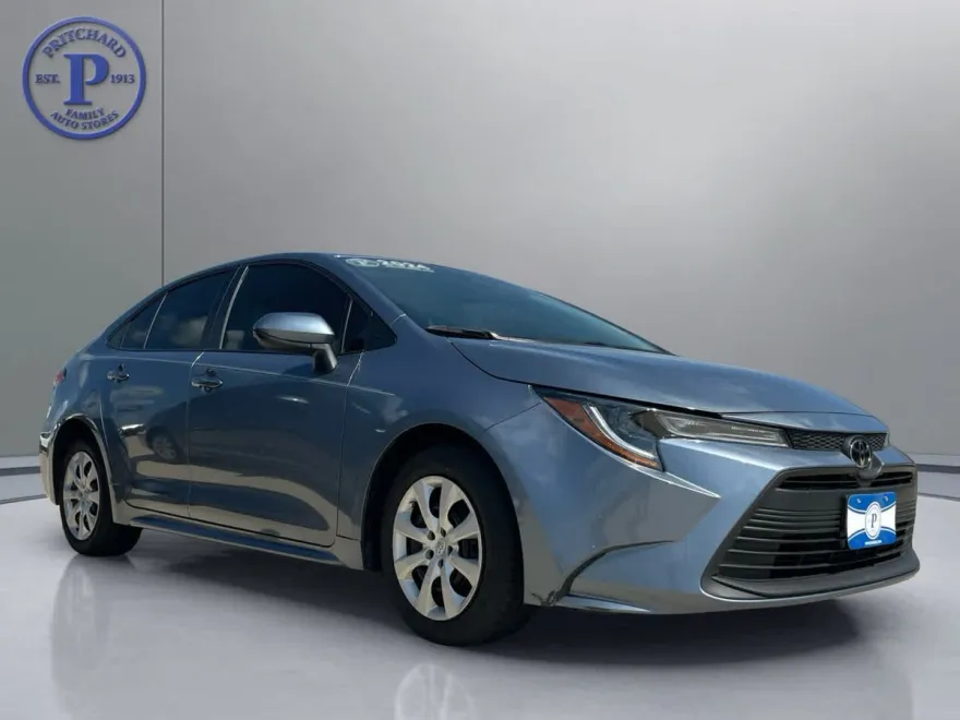 2024 Toyota Corolla LE photo 1