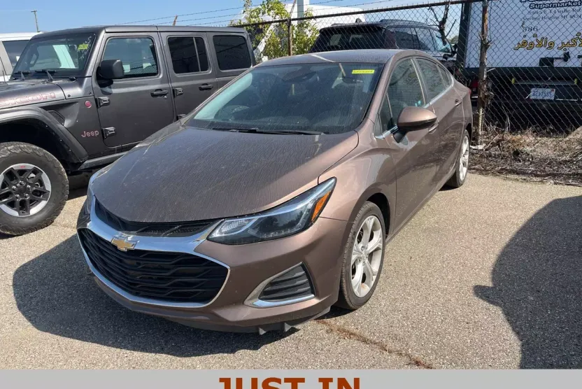 2019 Chevrolet Cruze Premier photo 1