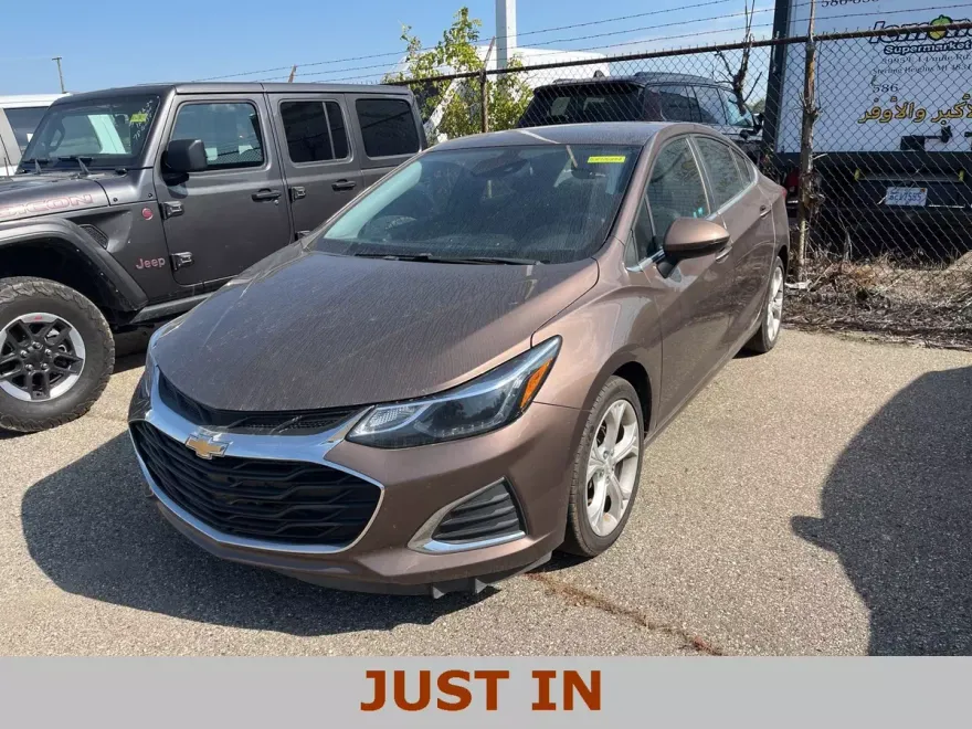 2019 Chevrolet Cruze Premier photo 1
