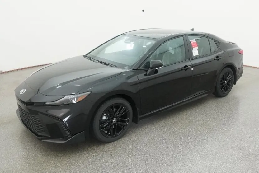 2025 Toyota Camry SE photo 1